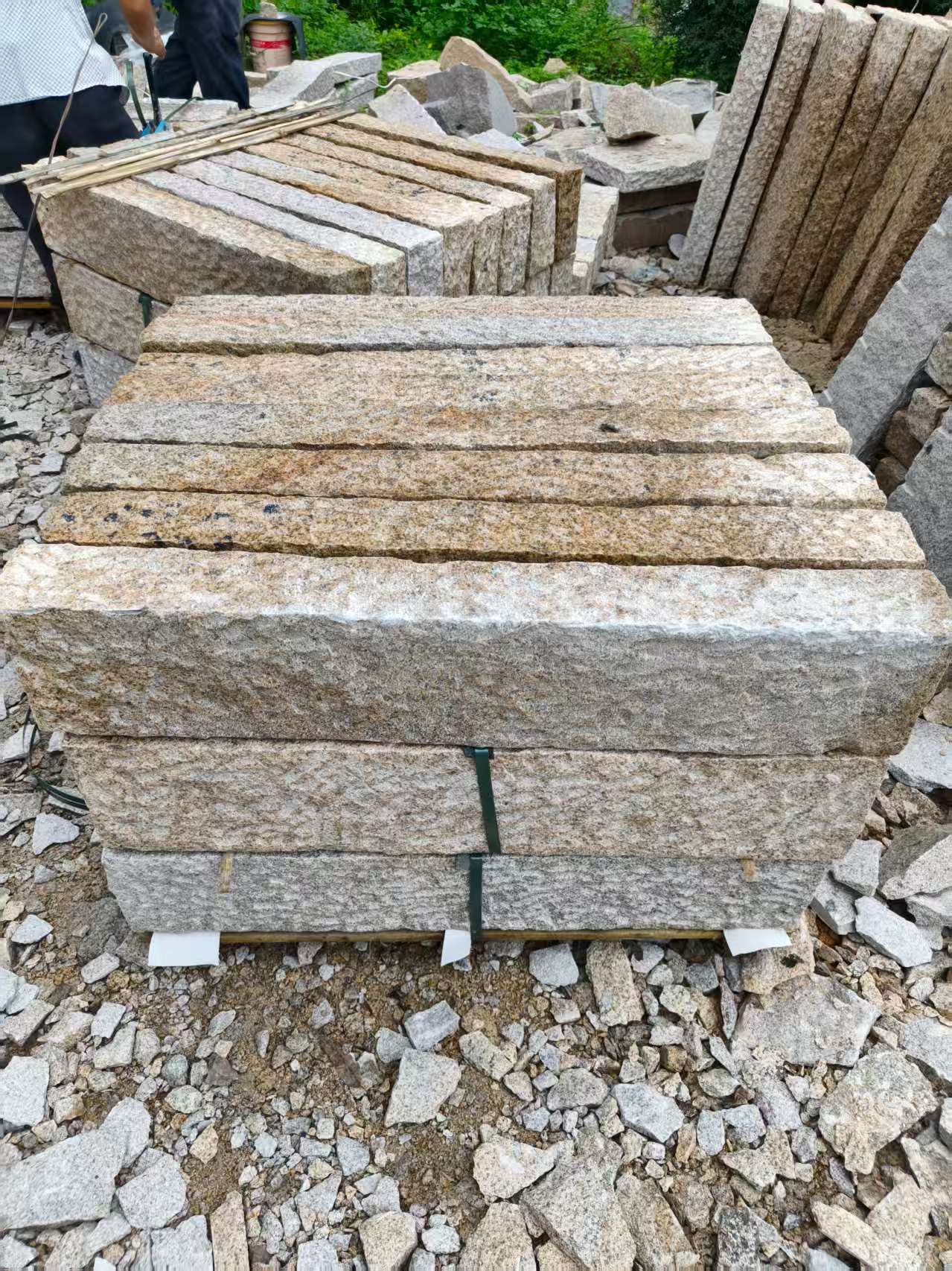 G682-all sides pineappled